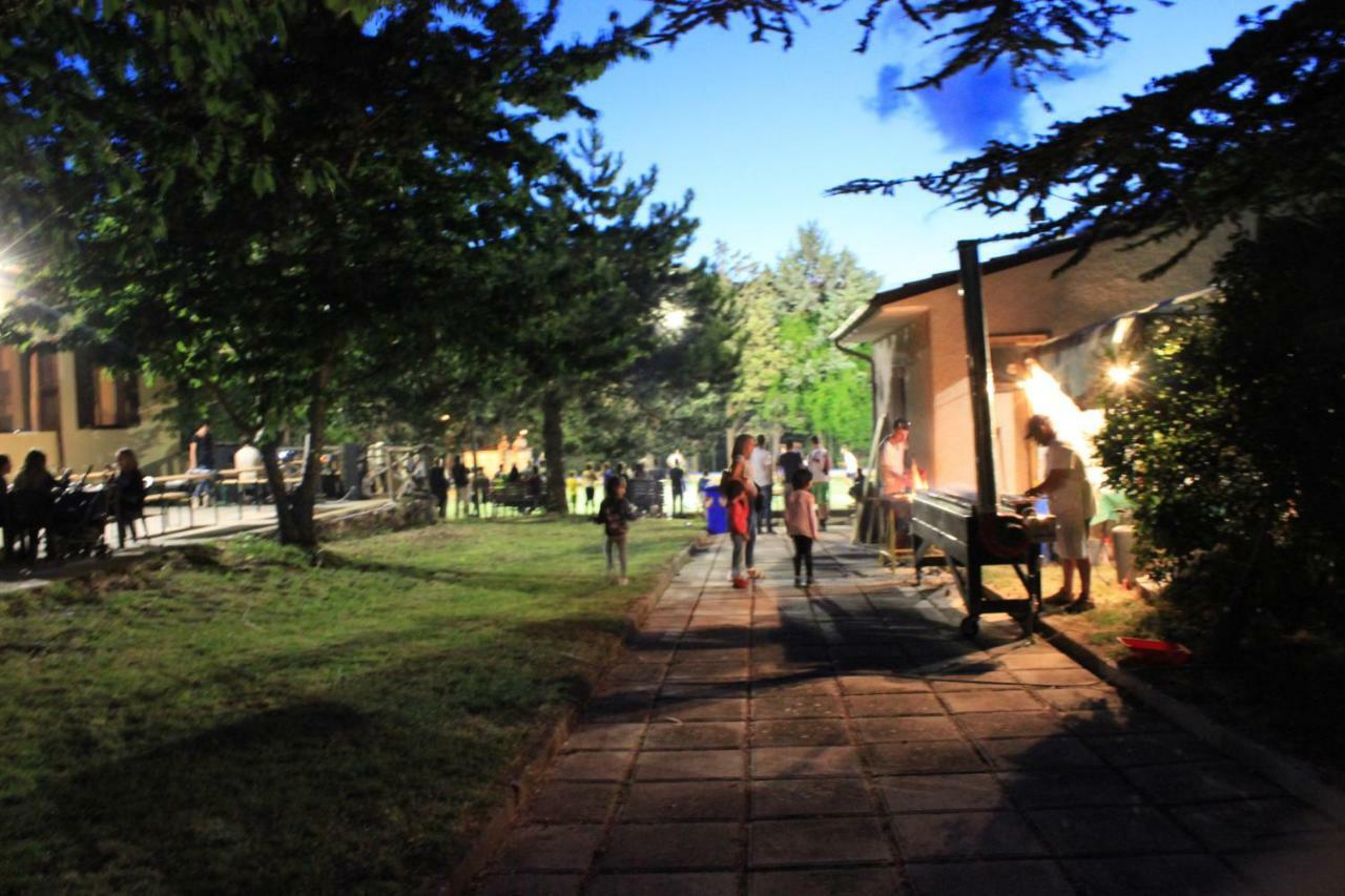 Adonis Hotel Castelvecchio Calvisio Exterior photo